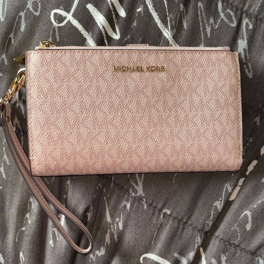 !!MK pink wristlet